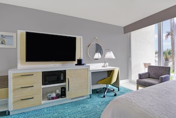 Room, 2 Queen Beds (1st Floor, Limited View)