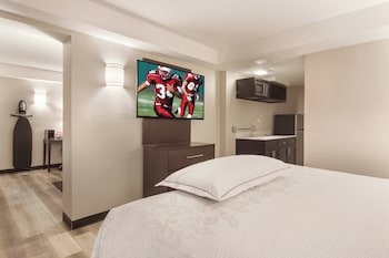 Premium Suite, Multiple Beds, Accessible, Kitchenette (Upgraded Bedding & Snack, Smoke Free)