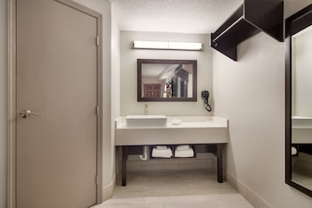 Superior Room, 1 King Bed (Smoke Free)