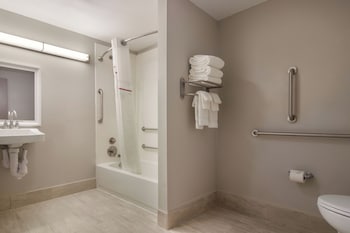 Standard Room, 1 King Bed, Accessible (Smoke Free)