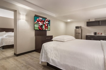 Premium Suite, Multiple Beds, Accessible, Kitchenette (Upgraded Bedding & Snack, Smoke Free)