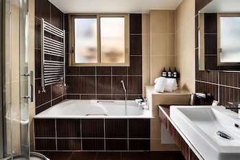 Deluxe Double Room - Eiffel Tower View