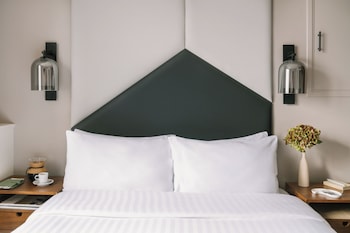 Classic Double Room - Eiffel Tower View