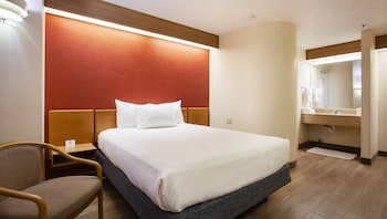 One Queen Bed, Non-Smoking