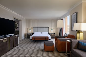 Suite, 1 King Bed with Sofa bed, Non Smoking