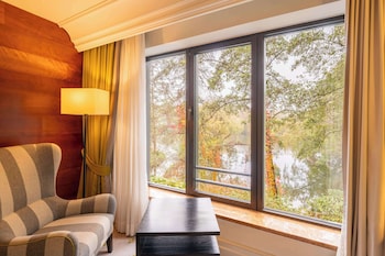 Deluxe Room, 1 King Bed, Lake View