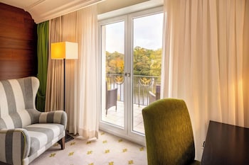 Executive Room, 1 King Bed, Lake View