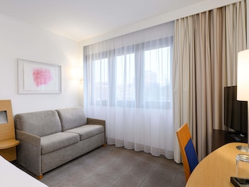 Executive Room with 1 Queen-Size Bed and a Sofa