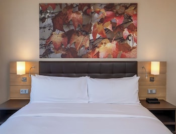 King Guest Room City Wing