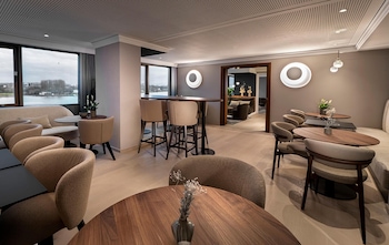 King Junior Suite City Wing