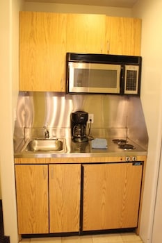 Standard Room, 2 Queen Beds, Kitchenette, Pool View