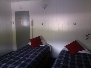 Economy Twin Room, 2 Twin Beds (PRIVATE HOSTEL) (SHARED BATHROOM)