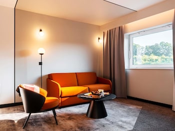 Suite, 1 Queen Bed with Sofa bed