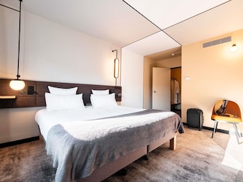 Suite, 1 Queen Bed with Sofa bed