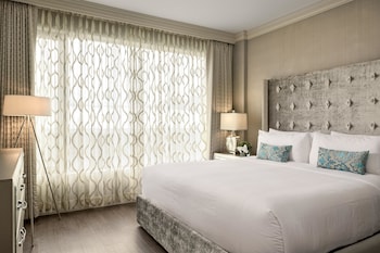 Suite, 1 King Bed, Non Smoking, Refrigerator (Penthouse)