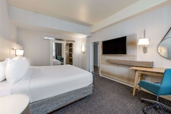 Superior Suite, 1 King Bed (One Bedroom Oakhurst Suite King)
