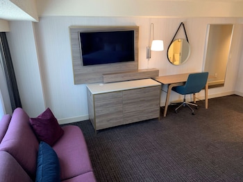 Superior Room, 1 King Bed (Preferred Corner King with Sofabed)