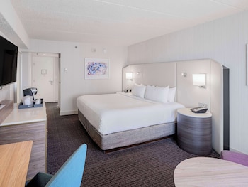Deluxe Room, 1 King Bed (Deluxe King)