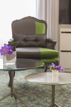 Junior Suite, 1 King Bed with Sofa bed