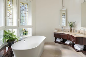 Suite, 1 King Bed (Garden View)