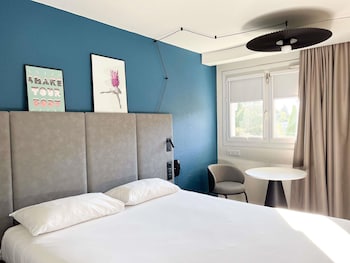 Room 1 double bed and 1 child bed under 12 years old
