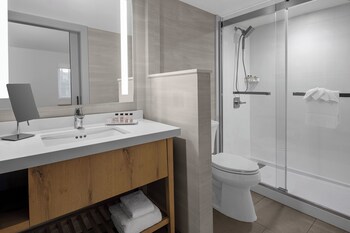Room, 1 Queen Bed, Tower