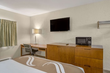 Standard Room, 1 Queen Bed, Non Smoking (No Pets Allowed)