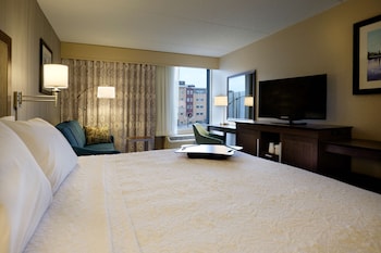 Room, 1 King Bed, Refrigerator