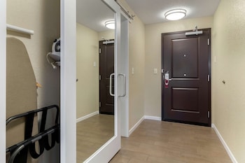 Room, 2 Queen Beds, Accessible, Bathtub (Mobility & Hearing)