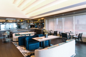 Premium Room, 1 King Bed, Club Lounge Access