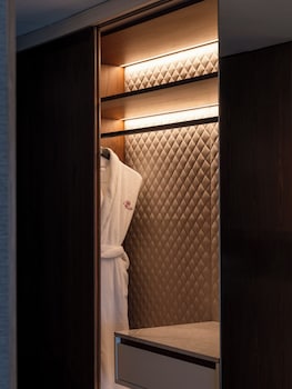 Premium Room, 1 King Bed, Club Lounge Access (High Floor)