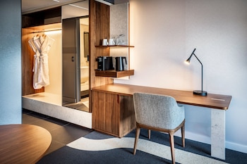 Premium Room, 1 King Bed