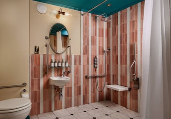 King Double with Accessible Wet Room