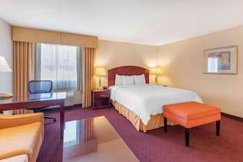 Suite, 1 King Bed, Non Smoking, Jetted Tub
