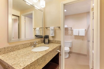 Standard Room, 1 Queen Bed, Non Smoking, Refrigerator