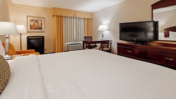 Standard Room, 1 King Bed, Non Smoking, Refrigerator