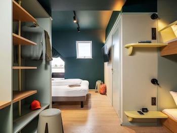 Family Room, Multiple Beds