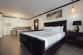 Romantic Single Room, 1 King Bed, Jetted Tub
