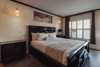 Romantic Single Room, 1 King Bed, Jetted Tub