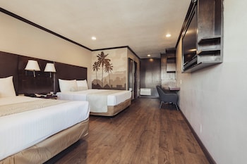 Deluxe Room, 2 Queen Beds, Non Smoking