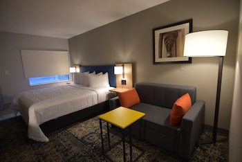 Suite, 1 King Bed, Accessible, Non Smoking (Mobility)