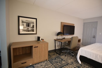 Suite, 1 King Bed, Accessible, Non Smoking (Mobility)