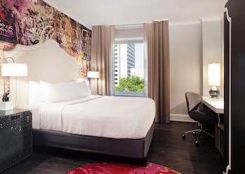 Standard Room, 1 King Bed