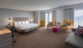 Premium Room, 1 King Bed, Accessible, Bathtub (Mobility)