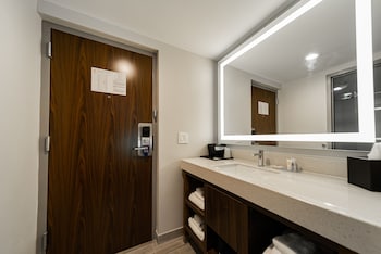 Room, 1 Queen Bed with Sofa bed, Accessible, Non Smoking (Mobility Accessible with Tub)