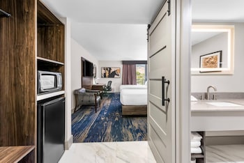 Deluxe Room, 2 Queen Beds, Non Smoking