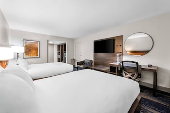 Suite, 2 Queen Beds, Non Smoking