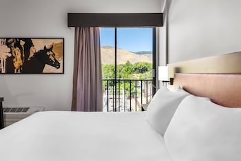 Deluxe Room, 1 King Bed, Non Smoking.