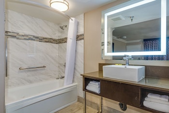 Deluxe Room, 1 King Bed, Jetted Tub