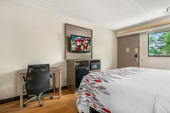 Deluxe Room, 1 King Bed, Accessible (Smoke Free)